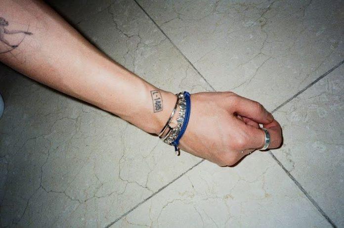 Chanyeol (EXO) là một trong những thần tượng KPOP hiếm hoi sở hữu hình xăm trên cơ thể. (Nguồn: Internet) Chanyeol (EXO) là một trong những thần tượng KPOP hiếm hoi sở hữu hình xăm trên cơ thể. (Nguồn: Internet)