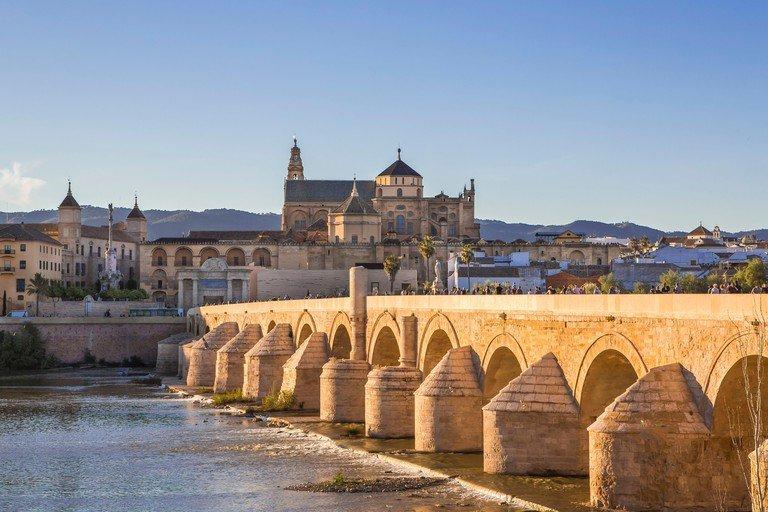 Cây cầu Cordoba với kiến trúc độc đáo tại vùng Andalucia, Tây Ban Nha (Ảnh: Internet).