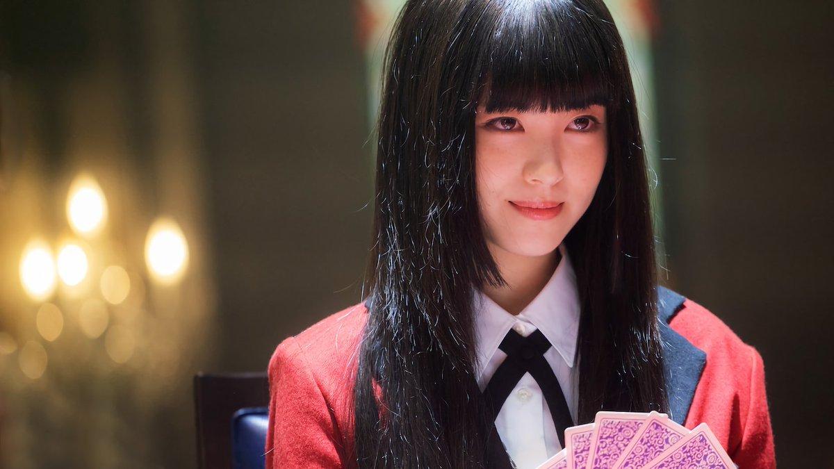 Ngọc nữ Nhật Bản thế hệ mới Hamabe Minami lại khiêm tốn đứng vị trí thứ 6 trong top 10 nữ diễn viên mặc đồng phục học sinh đẹp nhất với 199 phiếu bình chọn của fans. Ngôi sao sinh năm 2000 được ví như viên đá thô của điện ảnh xứ Phù Tang. (Nguồn: Internet)