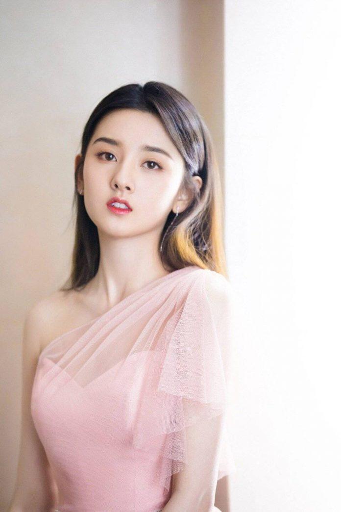 Thành tích học tập ấn tượng của Tống Tổ Nhi khiến fans ngưỡng mộ. (Nguồn: Internet)