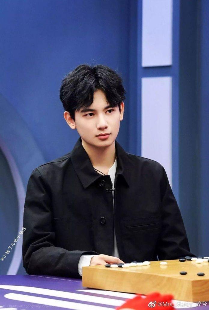 Thành tích học tập ấn tượng của Hồ Tiên Hú khiến fans ngưỡng mộ. (Nguồn: Internet)