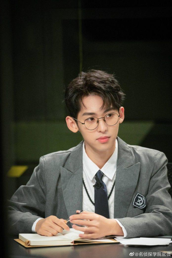 Thành tích học tập ấn tượng của Đường Cửu Châu khiến fans ngưỡng mộ. (Nguồn: Internet)