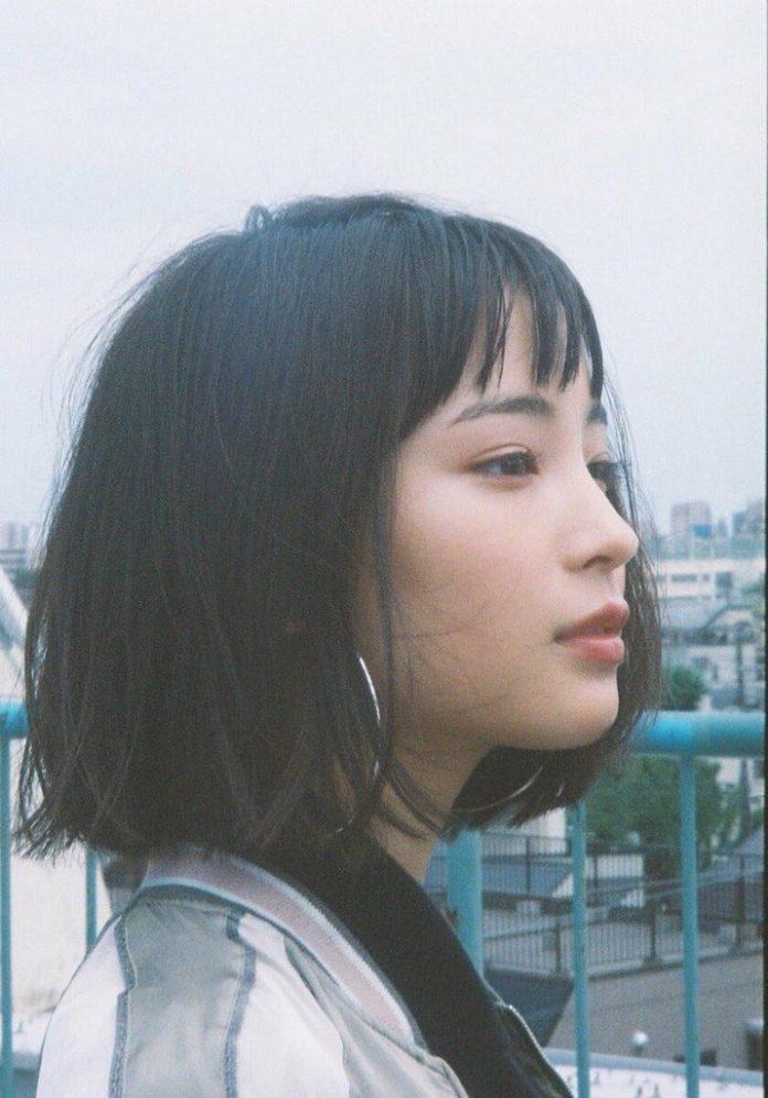 Hirose Suzu đứng hạng 9 trong BXH những người đẹp có góc nghiêng cực phẩm nhất làng giải trí xứ Phù Tang với 152 bình chọn từ khán giả. Nữ diễn viên sinh năm 1998, hiện nay mới 23 tuổi. (Nguồn: Internet)