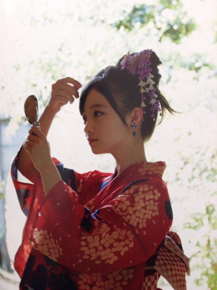 "Mỹ nữ 4000 nghìn năm có một" Hashimoto Kanna đứng hạng 13 trong BXH những người đẹp có góc nghiêng cực phẩm nhất làng giải trí xứ Phù Tang với 126 bình chọn từ khán giả. Nữ diễn viên sinh năm 1999, hiện nay mới 22 tuổi. (Nguồn: Internet)