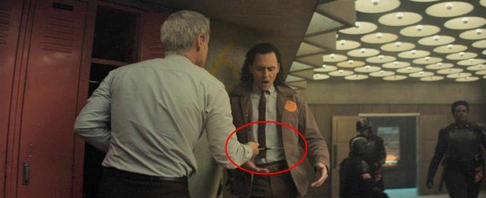 Mobius thật sự rất chú ý đến Loki, đã nhớ đến 2 con dao găm yêu thích của anh ấy. (Ảnh: BlogAnChoi)