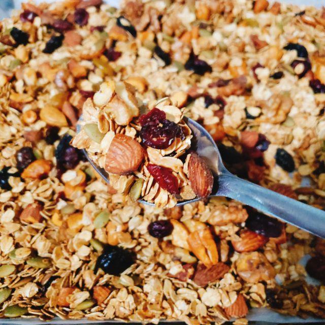 Granola là loại hỗn hợp ngũ cốc cho người ăn kiêng (Ảnh: Internet). Granola là loại hỗn hợp ngũ cốc cho người ăn kiêng (Ảnh: Internet).