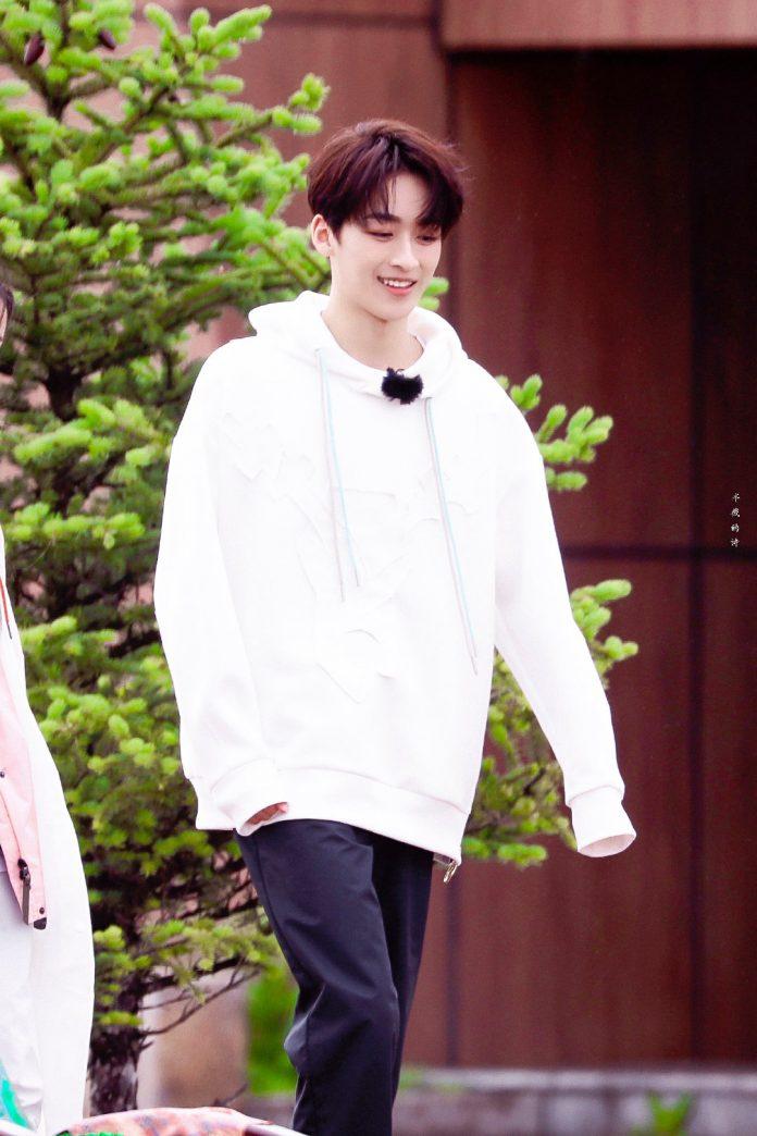 Hà Lạc Lạc tại trường quay Thử Thách Cực Hạn (Ảnh: Internet). Hà Lạc Lạc tại trường quay Thử Thách Cực Hạn (Ảnh: Internet).