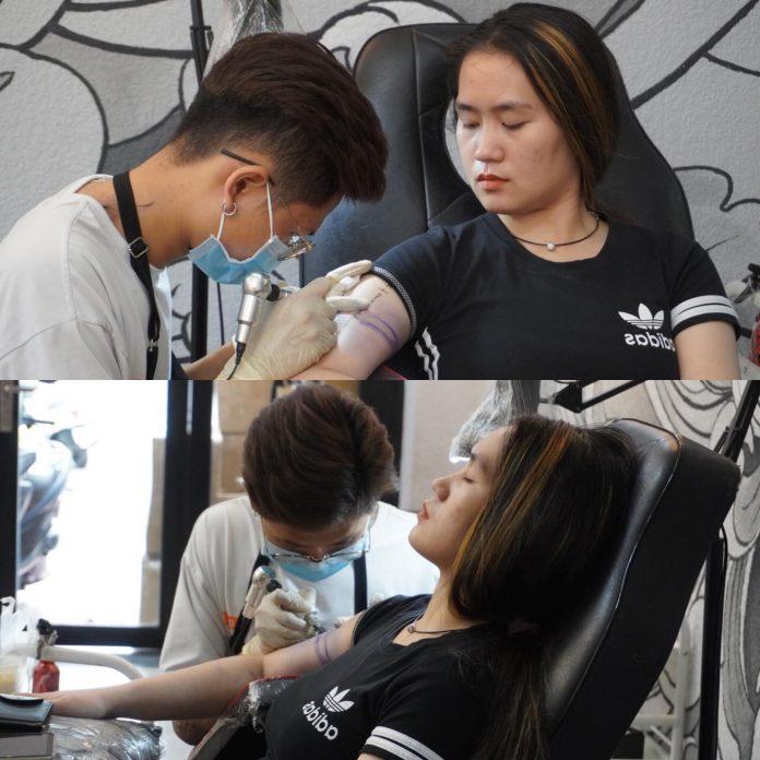 Khách xăm tại Tattoo Gà Gò Vấp (ảnh: internet)