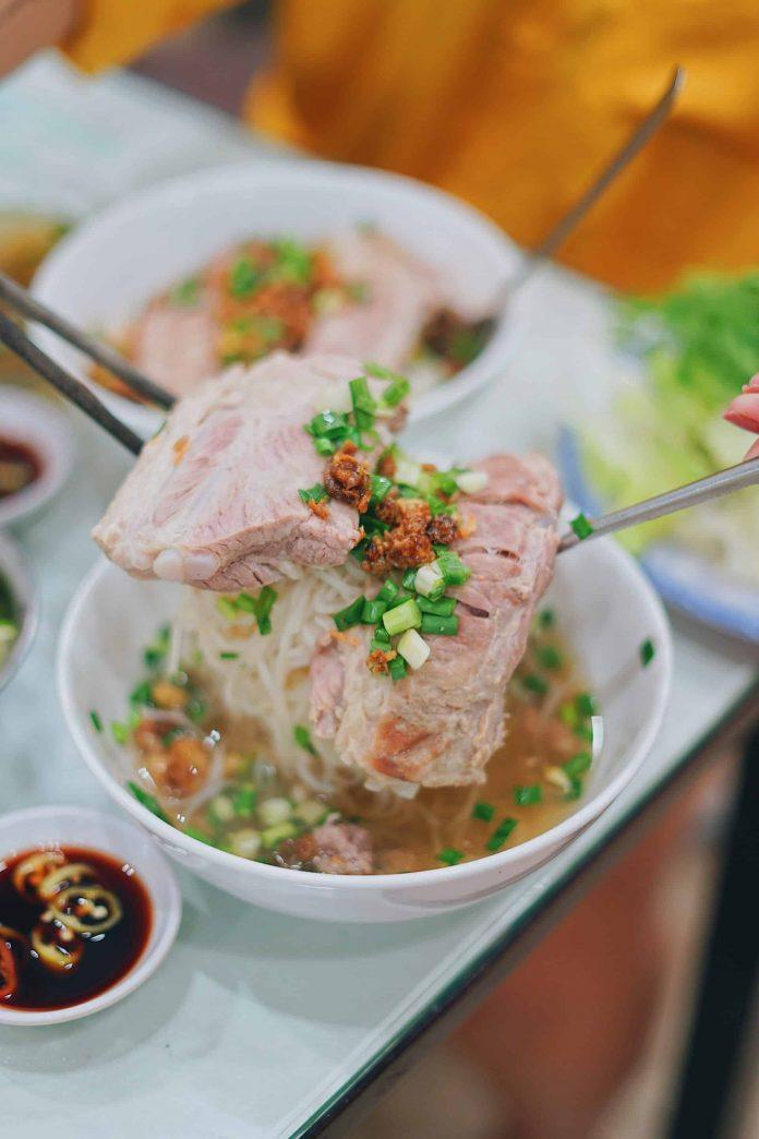 Một tô hủ tiếu tại Hủ tiếu - Bánh bao Cả Cần (Nguồn: Internet) Một tô hủ tiếu tại Hủ tiếu - Bánh bao Cả Cần (Nguồn: Internet)