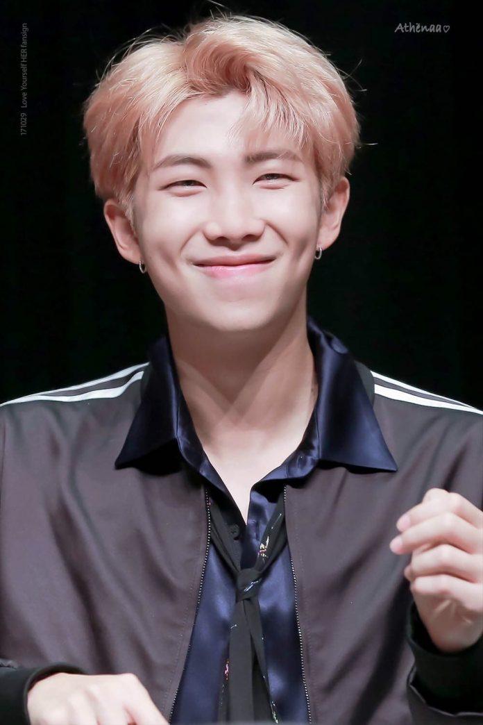 Trưởng nhóm RM của BTS sở hữu nụ cười tỏa nắng và đặc biệt là chiếc má lúm đồng tiền cực dễ thương. (Nguồn: Internet)