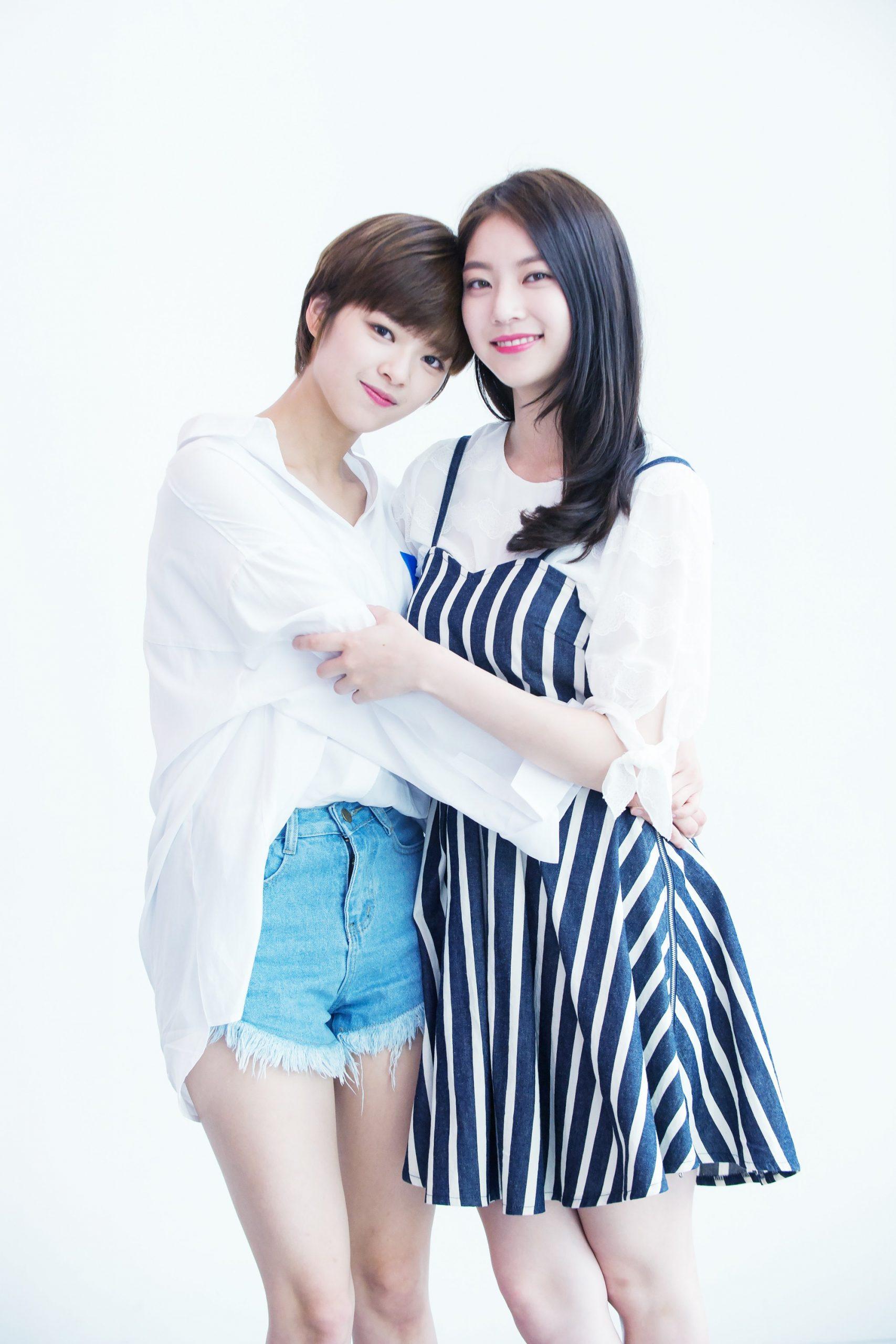 Jeongyeon (TWICE) và Gong Seung Yeon là cặp chị em nổi tiếng. (Nguồn: Internet)