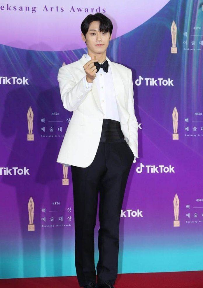 Lee Do Hyun giành giải thưởng Nam diễn viên mới xuất sắc nhất Baeksang Arts Awards (Ảnh: Internet).