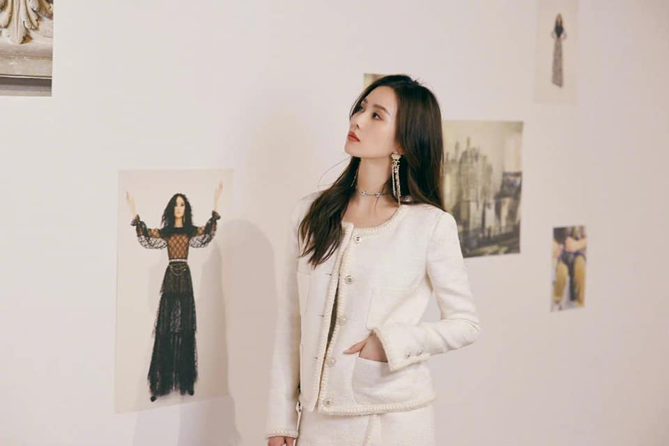 Lưu Thi Thi sang trọng khi khoác lên mình trang phục của Chanel ( nguồn: internet)