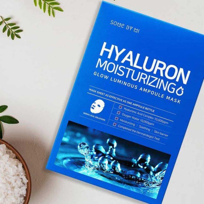 Mặt nạ Some By Mi Hyaluron Moisturizing Sheet Mask với kết cấu mỏng nhẹ, ôm sát trên da ( Nguồn: internet)