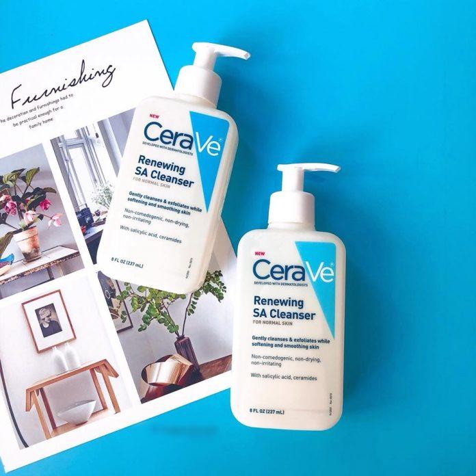 Sữa rửa mặt CeraVe Renewing SA Cleanser cung cấp khả năng làm sạch sâu dịu nhẹ cho da dầu mụn (Nguồn: Internet).