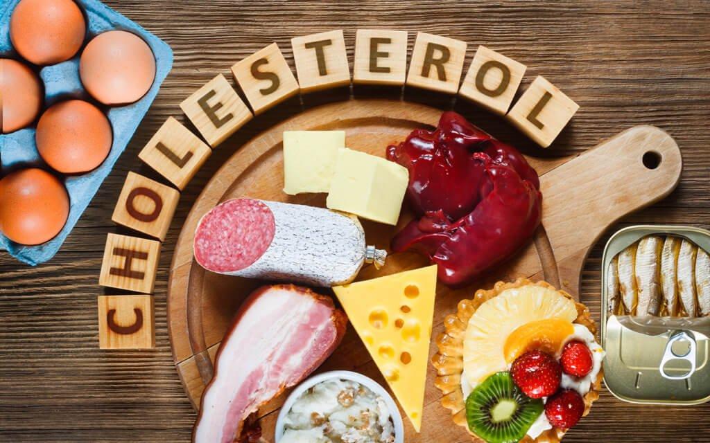 Luôn kiểm soát chế độ ăn để hạn chế lượng cholesterol nạp vào người (Ảnh: Internet).