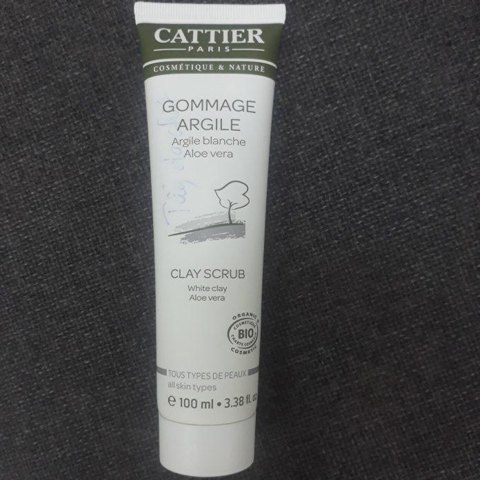 Mẫu mã bao bì tẩy da chết Cattier Gommage Argile Clay Scrub được thiết kế dạng tuýp, nhựa mềm (ảnh: BlogAnChoi).