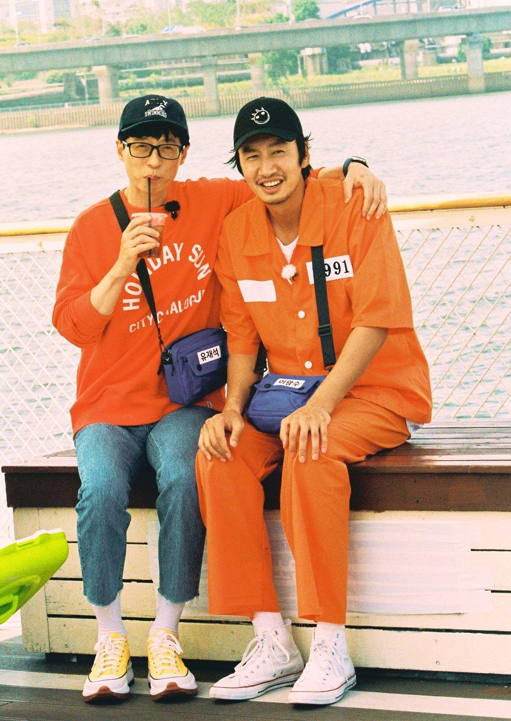 Yoo Jae Suk cùng Lee Kwang Soo. (Ảnh: Internet).