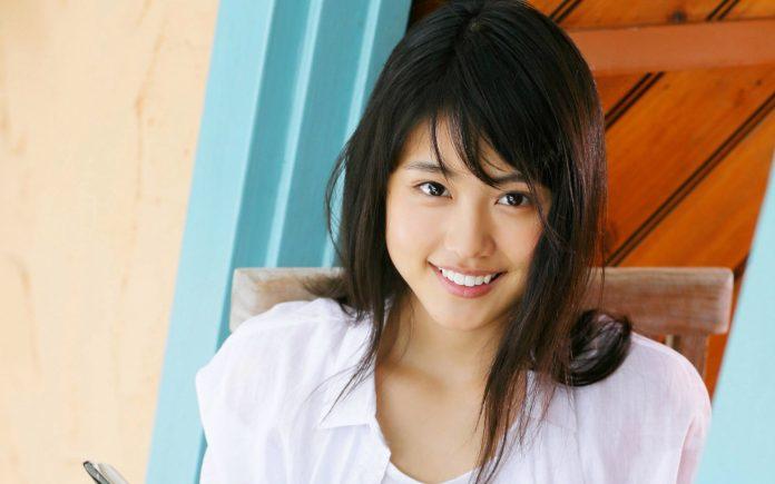 Arimura Kasumi đứng hạng 8 trong danh sách 50 nữ diễn viên được yêu thích nhất năm 2021 với 357 điểm bình chọn. Ngôi sao sinh năm 1993 chiếm trọn trái tim khán giả nhờ vai diễn Ama-chan. (Nguồn: Internet)