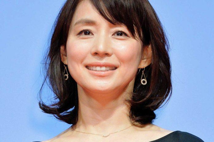Ishida Yuriko đứng hạng 16 trong danh sách 50 nữ diễn viên được yêu thích nhất năm 2021 với 243 điểm bình chọn. Ngôi sao sinh năm 1969 có một lối sống tự nhiên đến mức ngưỡng mộ. Năm ngoái, Ishida Yuriko đứng hạng 14 trong bảng xếp hạng này. (Nguồn: Internet)