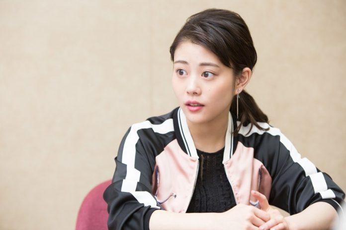 Takahata Mitsuki đứng hạng 26 trong danh sách 50 nữ diễn viên được yêu thích nhất năm 2021 với 172 điểm bình chọn. Ngôi sao sinh năm 1991 để lại dấu ấn sâu đậm trong lĩnh vực nhạc kịch. Năm ngoái, Takahata Mitsuki đứng hạng 20 trong bảng xếp hạng này. (Nguồn: Internet)