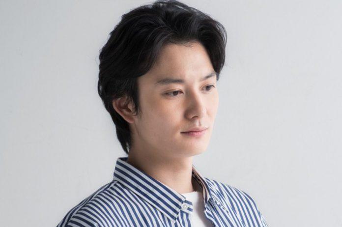 Okada Masaki đứng hạng 25 trong danh sách 50 nam diễn viên được yêu thích nhất năm 2021 với 209 điểm bình chọn. Ngôi sao sinh năm 1989 sở hữu khuôn mặt đẹp tới nỗi đàn ông cũng phải ganh tị. (Nguồn: Internet)