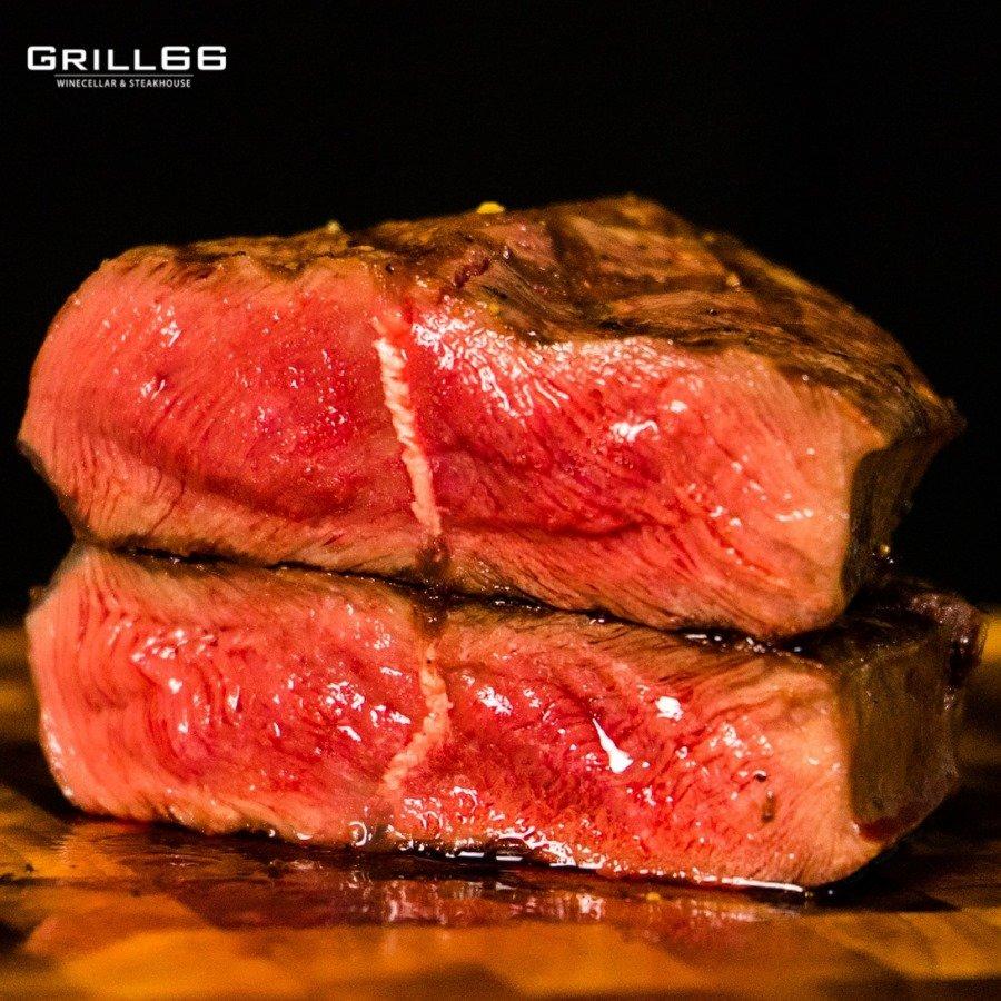 Phần beefsteak nóng hổi của Grill66 Winecellar & Steakhouse. (Ảnh: Internet)