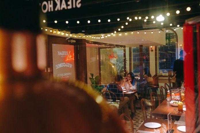 Không gian bên trong quán Le Steak. (Ảnh: Internet)