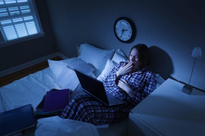 Thức khuya có thể dẫn đến làm tăng đường huyết theo nhiều cách khác nhau (Ảnh: Internet).
