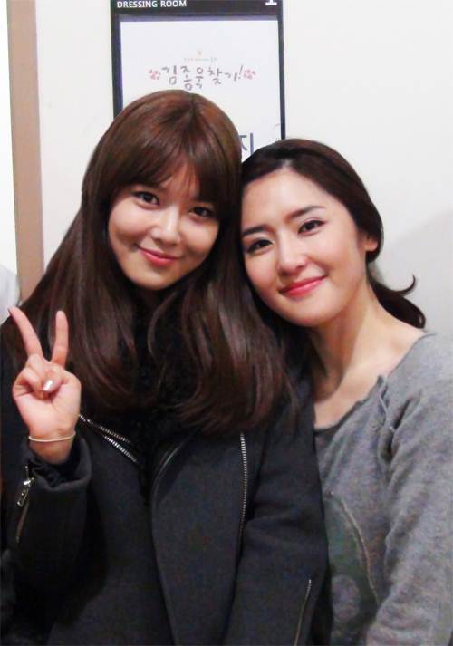 Choi Soo Jin và Sooyoung (SNSD) cặp chị em diễn viên Hàn Quốc nổi tiếng. (Nguồn: Internet)