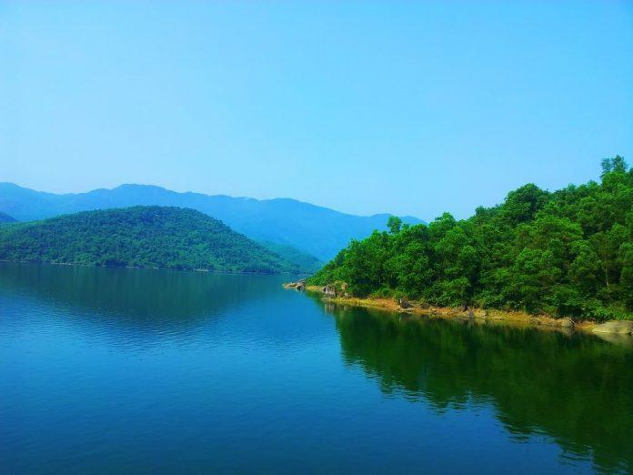Không gian xanh yên bình tại Hồ Đồng Xanh - Đồng Nghệ