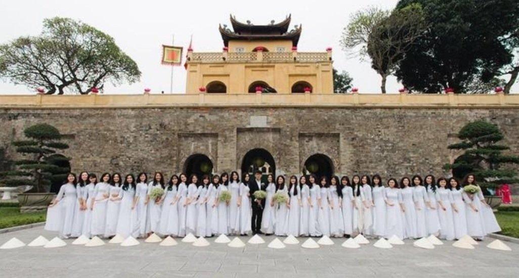 Hầu hết sinh viên ở Hà Nội chọn Hoàng thành là địa điểm lý tưởng để chụp kỷ yếu (Ảnh: Internet).