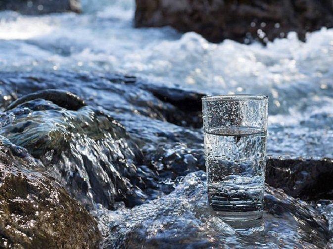 Các nguồn nước trong tự nhiên có chứa fluor với hàm lượng rất thấp (Ảnh: Internet).