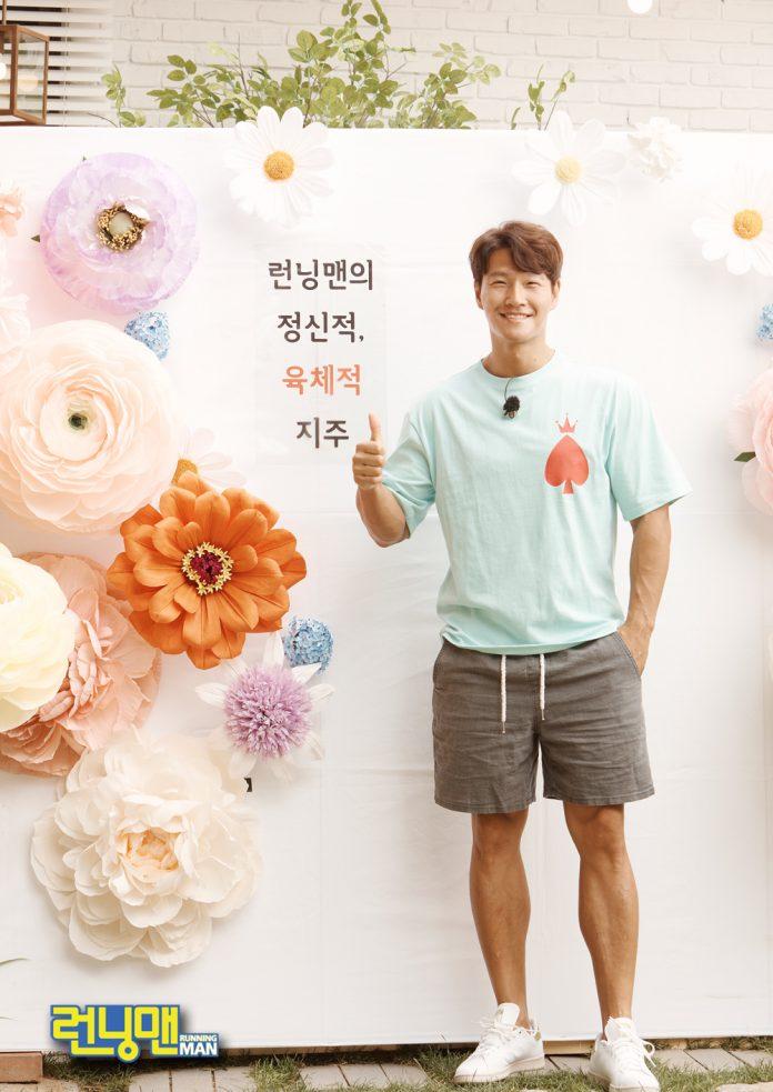 Kim Jong Kook trong buổi chụp hình kỷ niệm 11 năm phát sóng chương trình. (Ảnh: Internet).