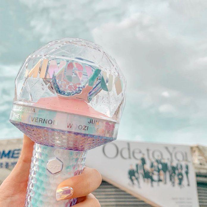 Thiết kế của lightstick phiên bản 2 khá khác biệt so với phiên bản lightstick trước (Nguồn: internet)