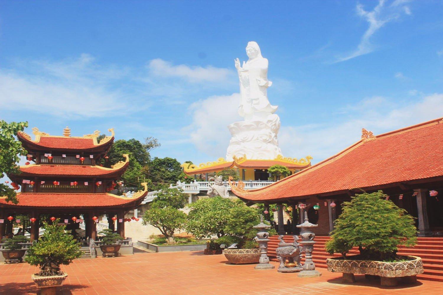 Chùa Hộ Quốc - ngôi chùa lớn nhất tại hòn đảo Ngọc Phú Quốc (nguồn: Internet)