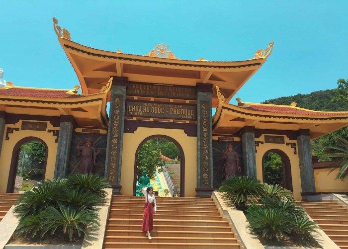 Khung cảnh tại chùa Hộ Quốc đẹp tựa chốn "bồng lai tiên cảnh" (nguồn: Internet)