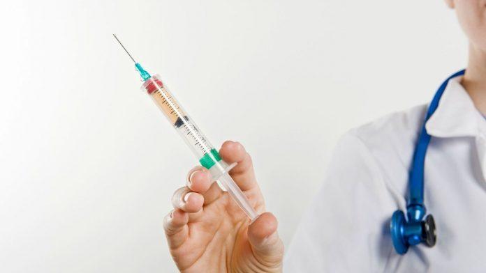 Tiêm vaccine ngừa cúm (Ảnh: Internet).