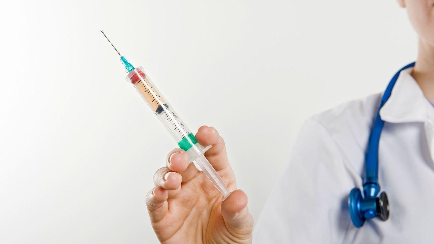 Tiêm vaccine ngừa cúm (Ảnh: Internet).