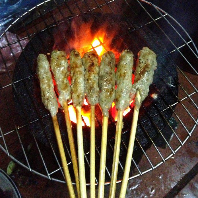 Nem lụi của Bánh Xèo Tôn Đức Thắng (Ảnh Bánh Xèo Tôn Đức Thắng) Nem lụi của Bánh Xèo Tôn Đức Thắng (Ảnh Bánh Xèo Tôn Đức Thắng)