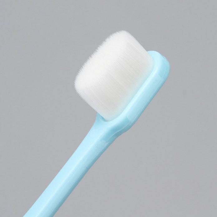 Lông bàn chải siêu mềm giúp chăm sóc răng nhẹ nhàng hơn (Ảnh: Internet).