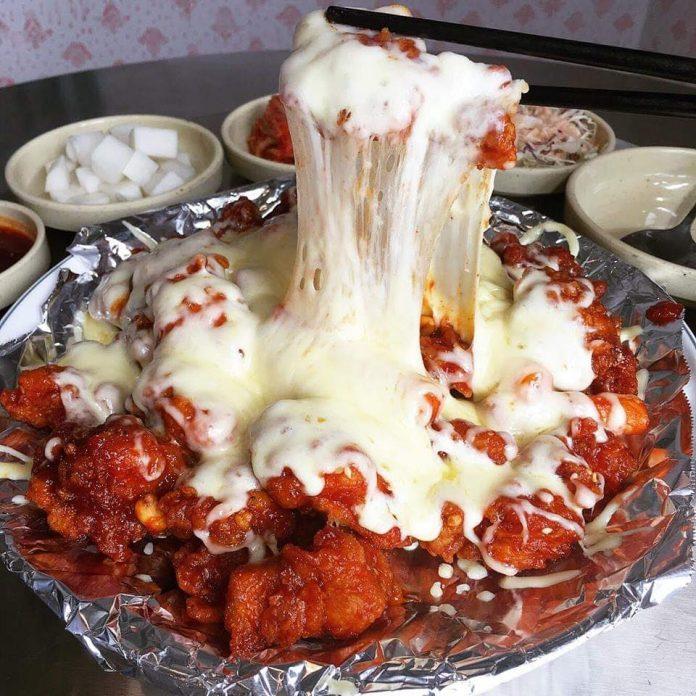 Gà sốt tại King Dakgalbi (Ảnh King Dakgalbi)