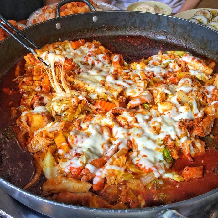 Các món khác tại King Dakgalbi (Ảnh King Dakgalbi)