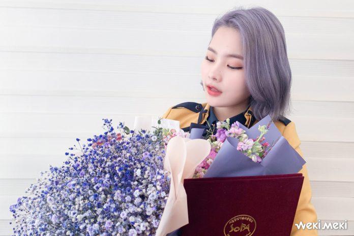 Rina (Weki Meki) sinh ngày 27 tháng 9 năm 2001 và sẽ tròn 20 tuổi vào năm nay. (Nguồn: Internet)