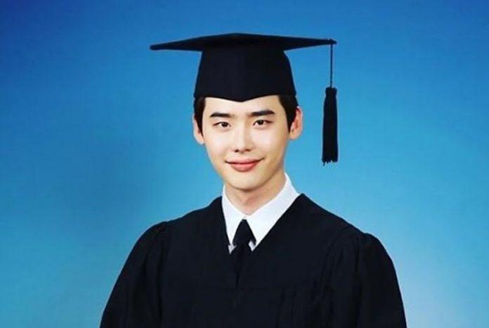 Lee Jong Suk học tại đại học Konkuk (Ảnh: Internet)