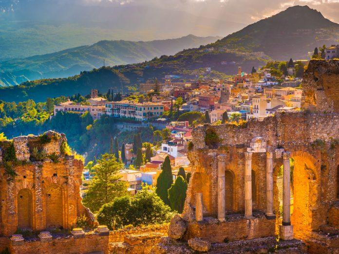 Sicily, một hòn đảo ở Địa Trung Hải nằm giữa Bắc Phi và lục địa Ý (Ảnh: Internet).