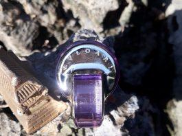 Ngoại hình vỏ lọ nước hoa Bvlgari Omnia Amethyste vô cùng xịn sò, lấp lánh (ảnh: BlogAnChoi).