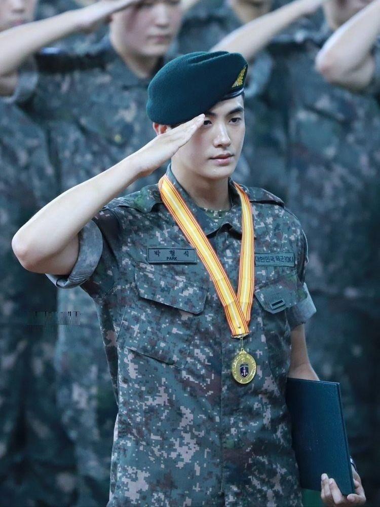 Park Hyungsik cực ngầu trong trang phục người lính (Nguồn: Internet).