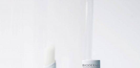 Review son dưỡng môi Bioderma Atoderm Stick Leverse: dưỡng ẩm, làm mềm mịn môi siêu lành tính Mang phong cách tối giản nhưng son dưỡng Bioderma Atoderm Stick Levres vẫn đem đến sự thanh lịch, nhã nhặn ( Nguồn: internet)