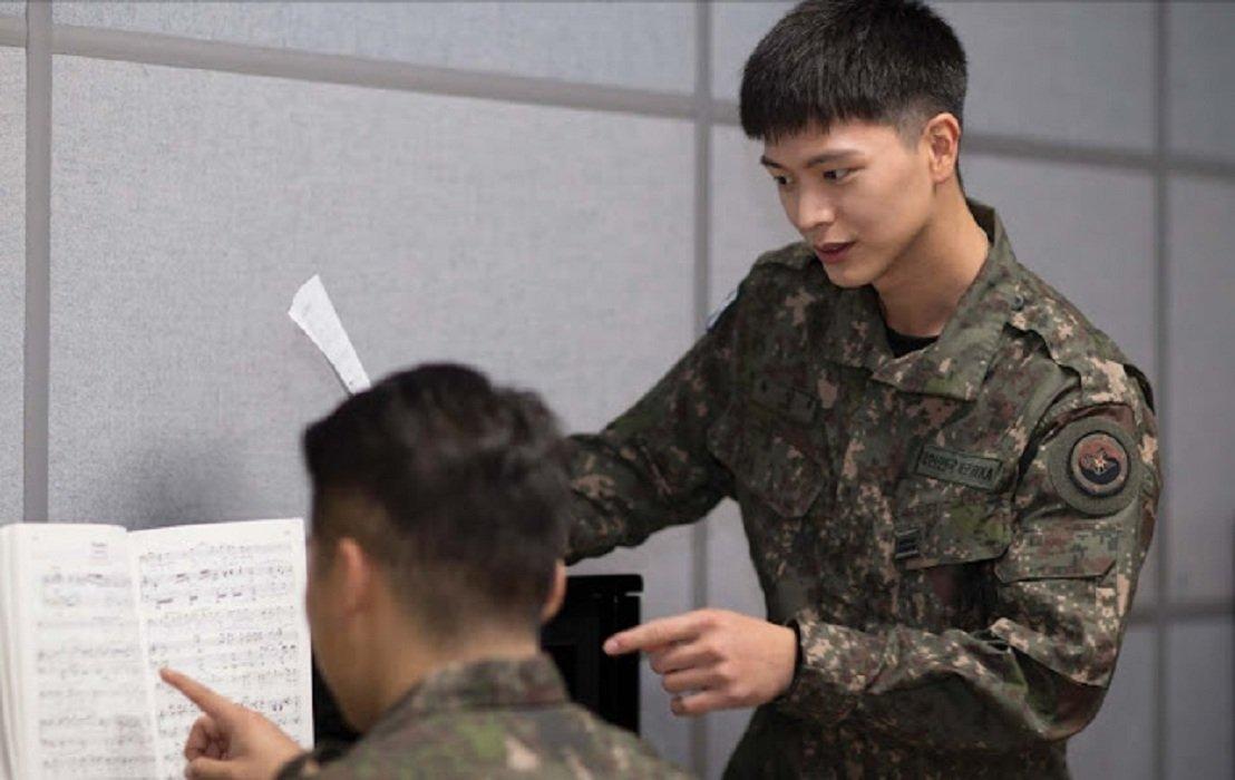 Yook Sungjae cực ngầu trong trang phục người lính (Nguồn: Internet).